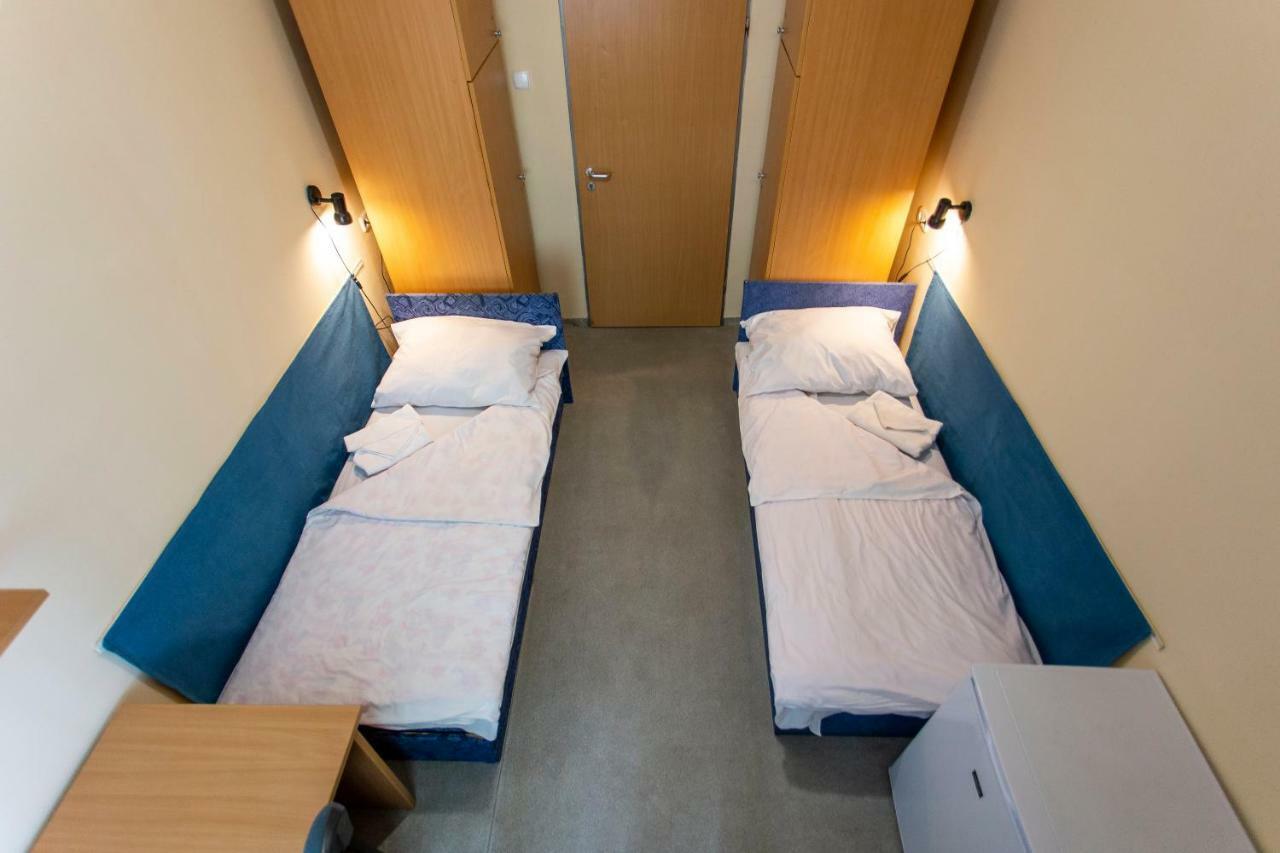 Dunaújváros Pd Hostel מראה חיצוני תמונה